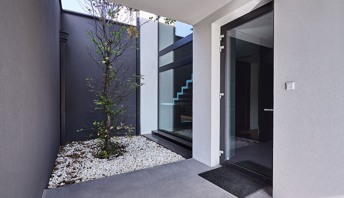 Drzwi aluminiowe z szybą