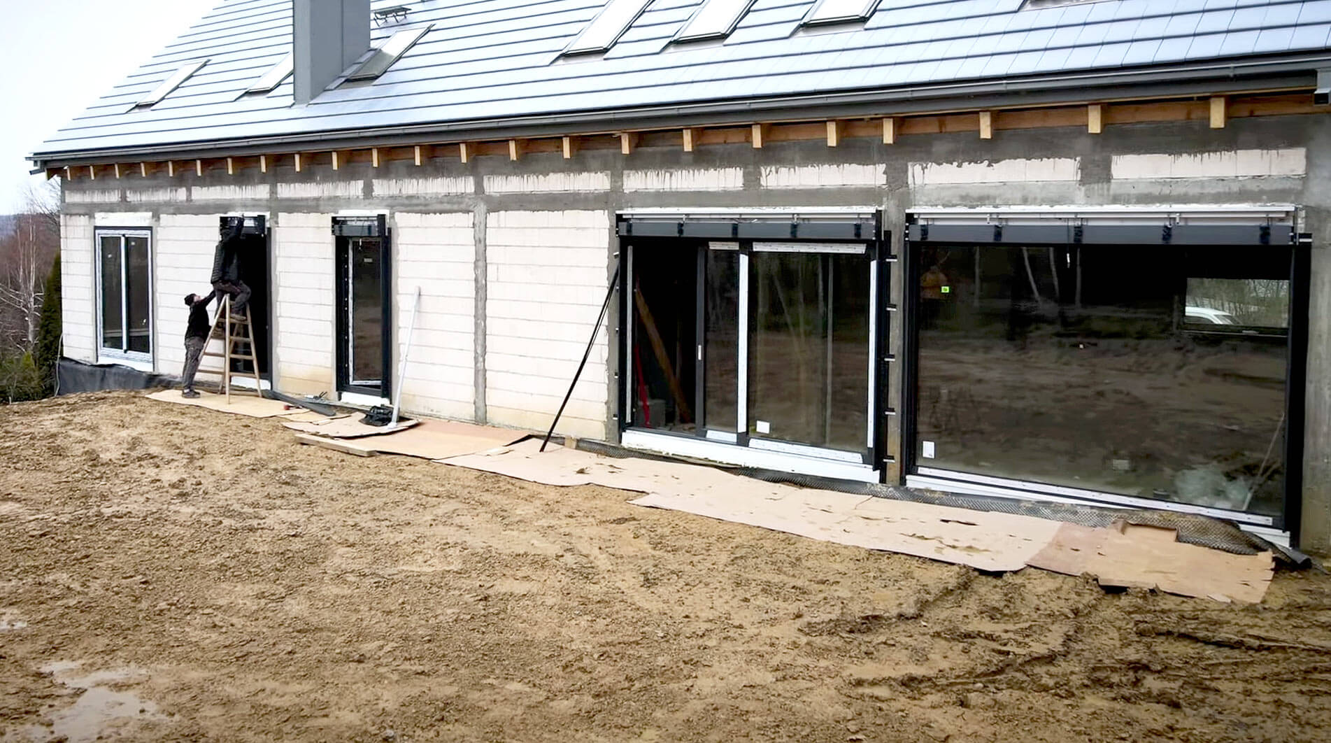 Montaż okien w warstwie ocieplenia Montaż okien w warstwie ocieplenia