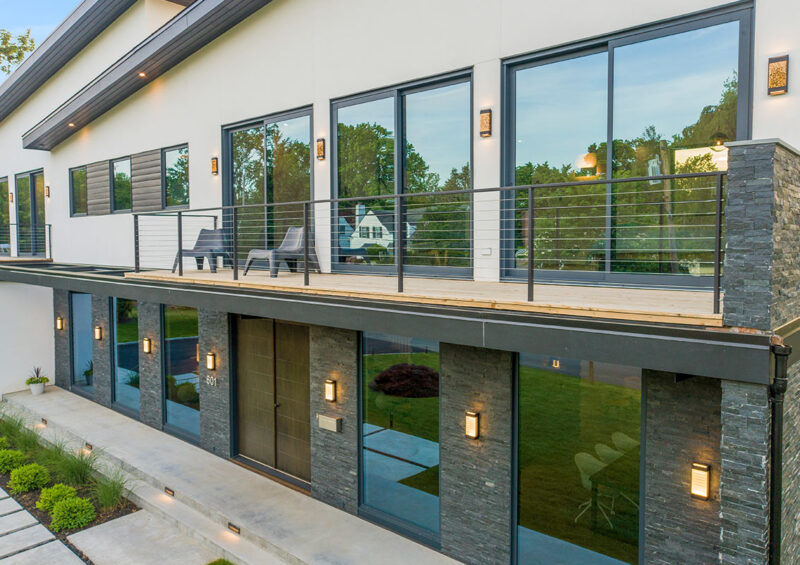 Okna od podłogi do sufitu