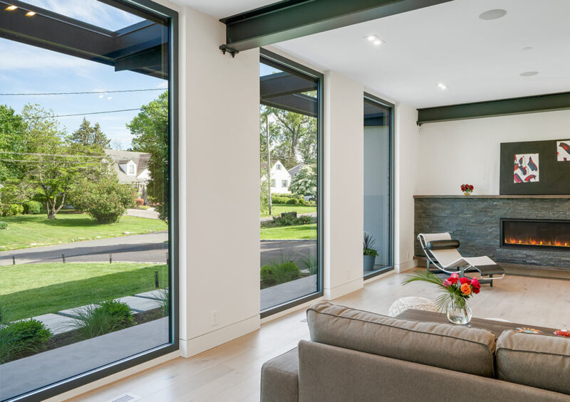 Okna od podłogi do sufitu